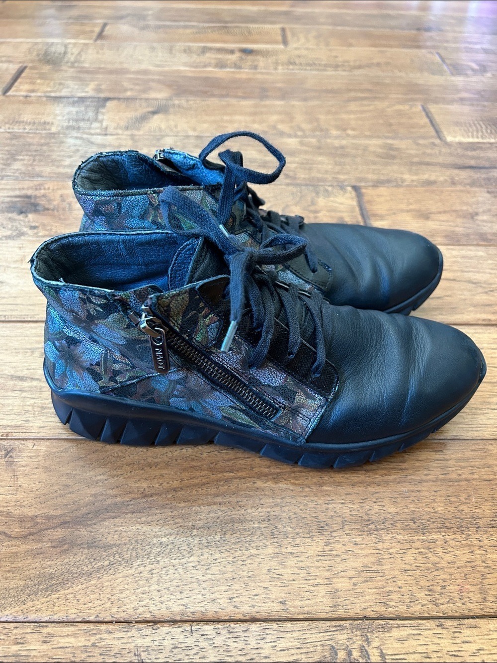 Naot Polaris High Top Sneakers Black Leather Dark Floral Womens Size 8